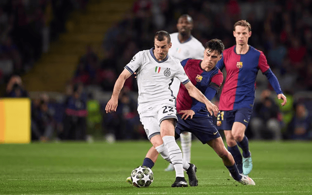 记者：埃切韦里想去罗马，后者要求在租借协议中加入买断权（记者：埃切韦里倾向加盟罗马，罗马要求租借合同附带买断选项）