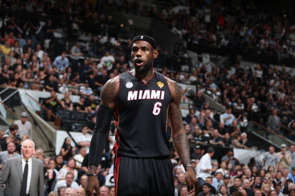 罗马诺：切尔西愿支付埃斯特旺的浮动条款，总价可超6500万欧（罗马诺：切尔西愿触发埃斯特旺附加条款，整体费用或将突破6500万欧）