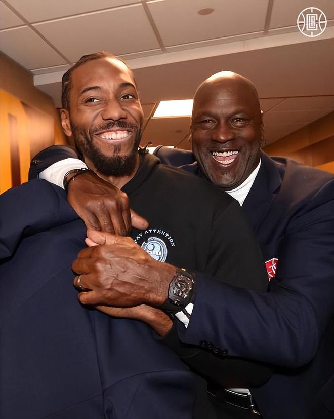 中场大师又送逆天传球（中场指挥官再献神级直塞）