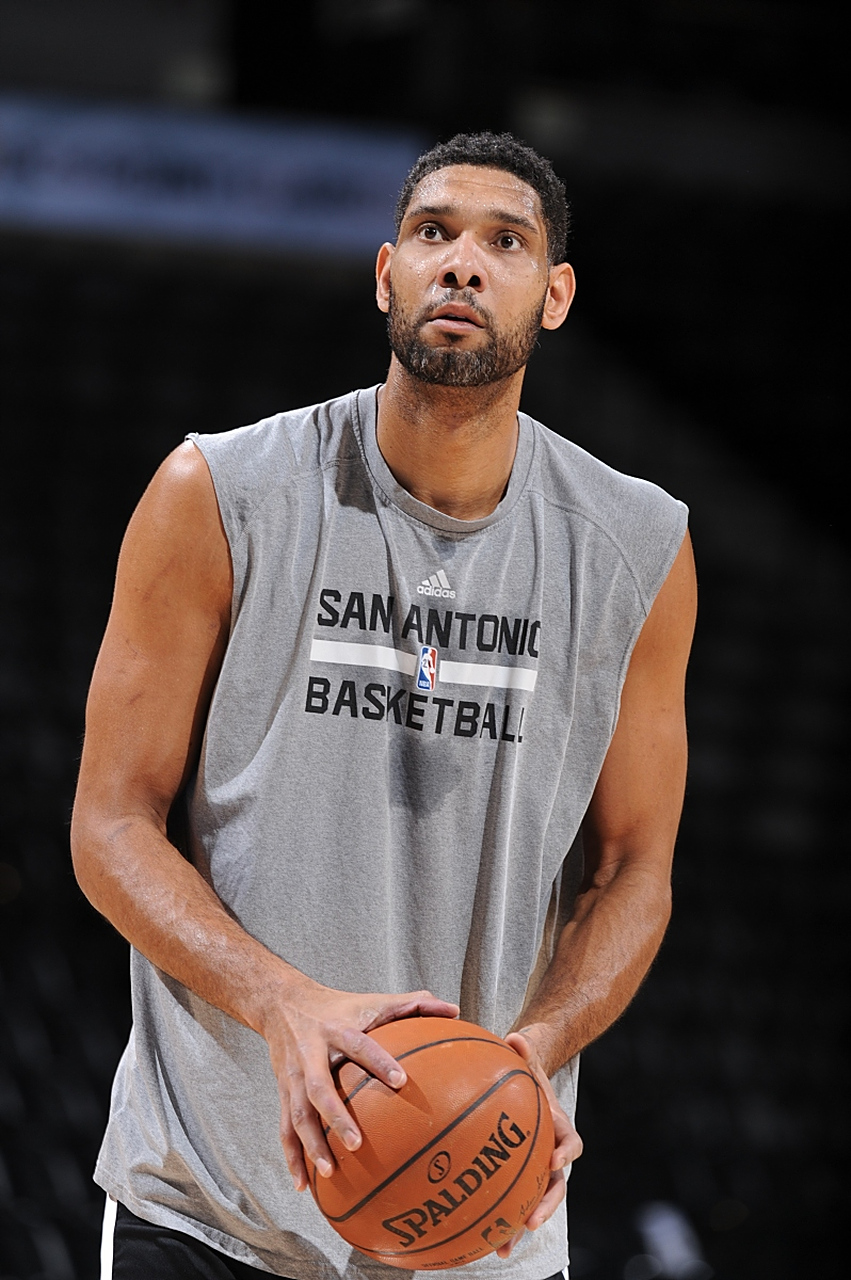 恩比德13中8空砍27分，马克西14中3陷入低迷（恩比德13投8中砍27分仍难救主，马克西14投3中手感冰凉）