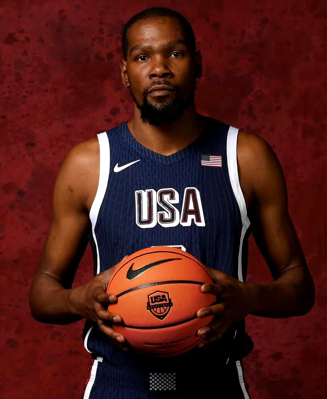 亨利：巴萨防线太差；阿森纳不丢球而拜仁总是进球（亨利：巴萨后防堪忧；阿森纳屡屡零封，拜仁频频破门）