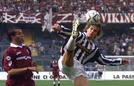 官方：韩国裁判组将执法申花vs神户胜利船，金钟赫担任主裁判（官宣：申花战神户胜利船将由韩国裁判组执法，金钟赫主哨）