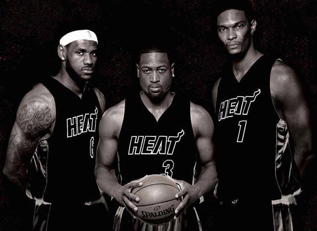 篮球篮网进攻端再现高光时刻（篮网进攻火力再度爆发）