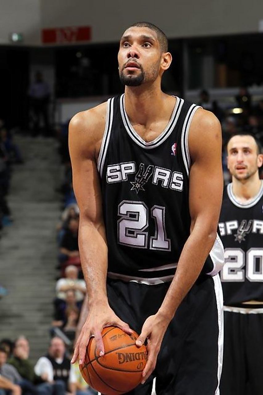 懂球帝海报：十载白巷，东方之光（懂球帝海报：白巷十年，东方耀辉）