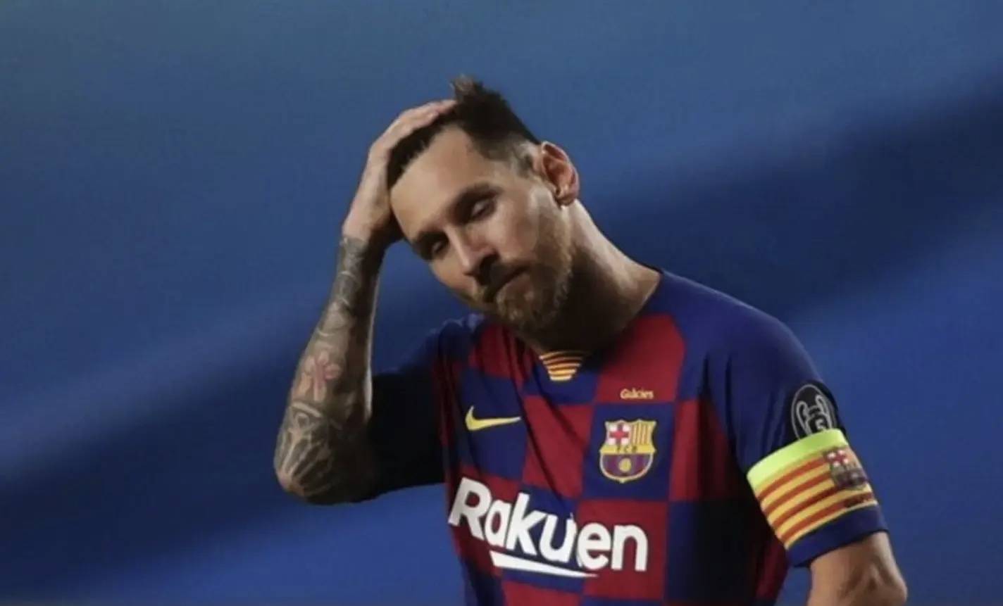 同一天绝代双骄各进一球！以下是媒体对C罗和梅西的...（同日建功！C罗与梅西各下一城，媒体热议）