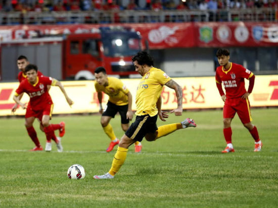 三节轰25分！狄龙爆发复仇湖人！东契奇缺席，詹姆斯23分难救主（狄龙三节25分怒袭湖人！东契奇缺阵，詹姆斯23分无力回天）