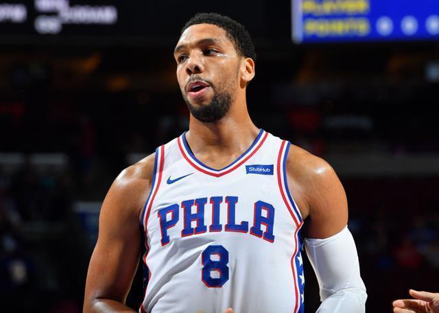 中超降级队换帅风波：洋帅黯然离场，菜鸟能否逆袭？（中超降级区球队帅位震荡：外教黯然下课，新手能否翻盘？）