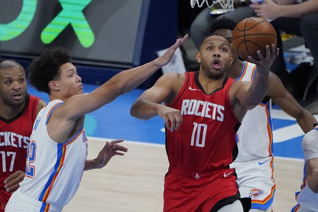 每体：拉菲尼亚可能在周末联赛回归名单，但可能不会上场（每体：拉菲尼亚有望周末联赛回归大名单，但出场成疑）