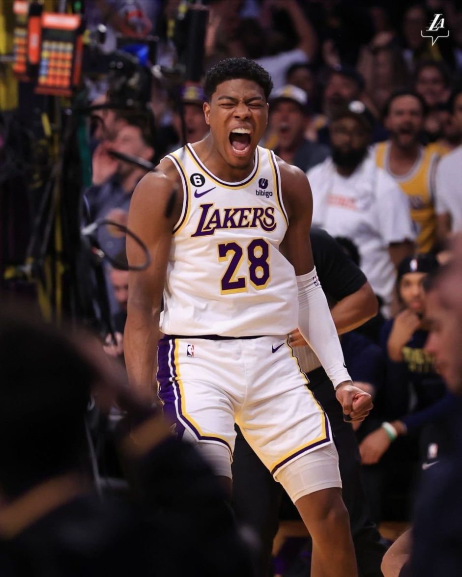 曼城替补席深度再次展现豪门底蕴（曼城板凳深度再度彰显豪门气质）