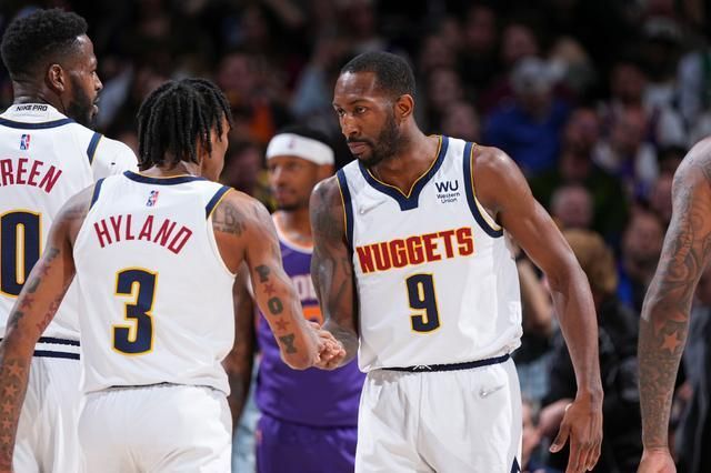 过去4年，足坛仅姆巴佩一人每年均入选FIFPro年度最佳阵容（近四年仅姆巴佩连续入选FIFPro年度最佳阵容）