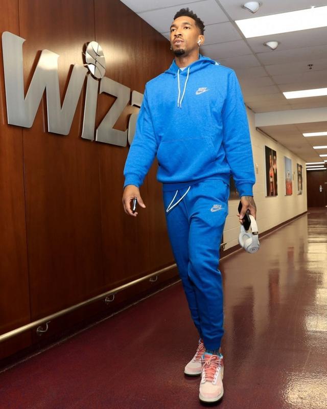 德乙半场：贝尔纳特屡献神扑，汉诺威暂0-0卡尔斯鲁厄（德乙半场战报：贝尔纳特神勇连扑，汉诺威与卡尔斯鲁厄暂时0-0）