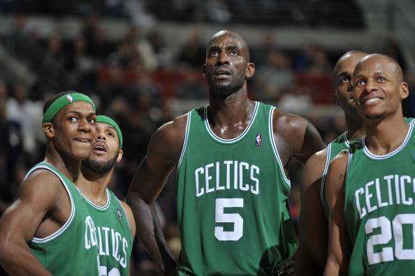 队报：纽约市长马姆达尼是铁杆枪迷，枪手旧将沙马赫送他球衣（队报：阿森纳旧将沙马赫向铁杆球迷纽约市长马姆达尼赠球衣）